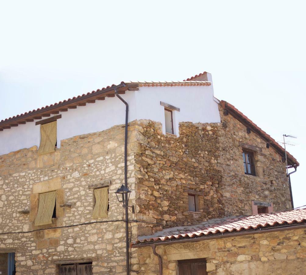 Gasthaus La Grulla Gris Perales del Puerto Exterior foto